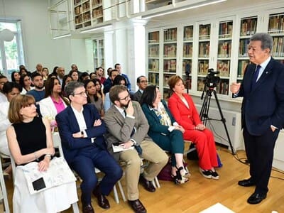 Leonel Fernández sostiene encuentro con estudiantes en Madrid Leonel Fernández sostiene encuentro con estudiantes en Madrid