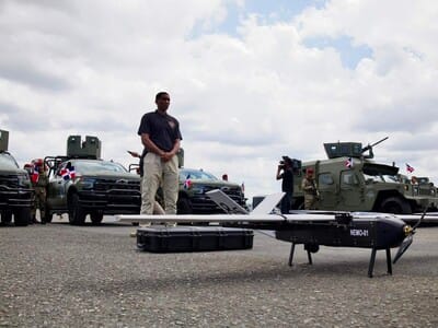 Gobierno entrega drones y vehículos a las Fuerzas Armadas Gobierno entrega drones y vehículos a las Fuerzas Armadas