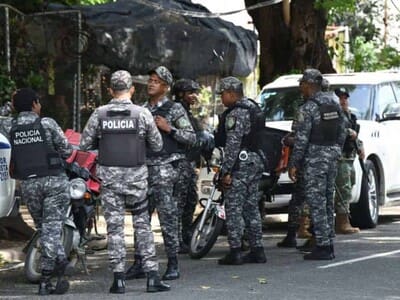 La reforma policial prohíbe revisar genitales y elimina rango de raso La reforma policial prohíbe revisar genitales y elimina rango de raso