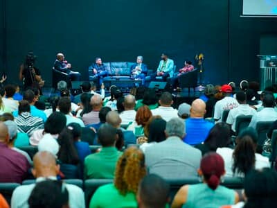 Leonel Fernández propone fortalecer el sistema educativo dominicano Leonel Fernández propone fortalecer el sistema educativo dominicano