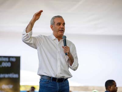 Luis Abinader inaugura obras de salud, deporte y entrega títulos Luis Abinader inaugura obras de salud, deporte y entrega títulos