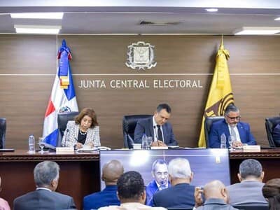 JCE suspende evaluación textos contra reglamento de encuestadoras JCE suspende evaluación textos contra reglamento de encuestadoras
