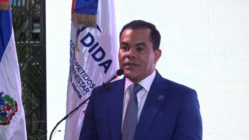 Elías Báez, Director de la DIDA, resalta su satisfacción al servir como funcionario público Elías Báez, Director de la DIDA, resalta su satisfacción al servir como funcionario público